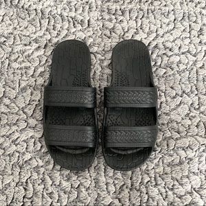 black rubber hawaii sandals